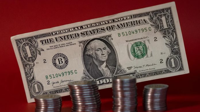 El peso mexicano frente al dólar retrocede ante tensiones en Medio Oriente
