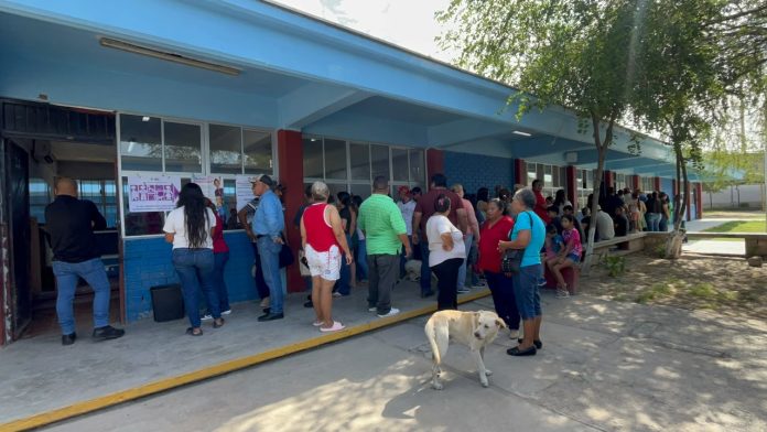 Retrasos en apertura de casillas generan inconformidad entre votantes de Frontera