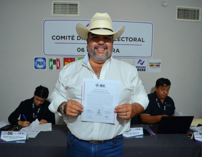 Héctor Miguel García Falcón “Gachupín” recibió la constancia de mayoría que lo acredita oficialmente como diputado local electo del Distrito 06 en Coahuila.