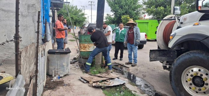 El Gobierno Municipal de Múzquiz y SIMAS Región Carbonífera reanudarán los trabajos de limpieza y desazolve de drenajes en la calle 11 del Barrio 3 de Minas de Barroterán