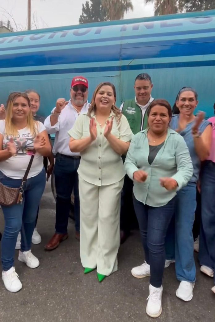El diputado local electo Héctor García Falcón “Gachupin” apoyó con pipas de agua al municipio de Ocampo, mientras autoridades lograron rehabilitar el sistema de abastecimiento en la cabecera municipal.