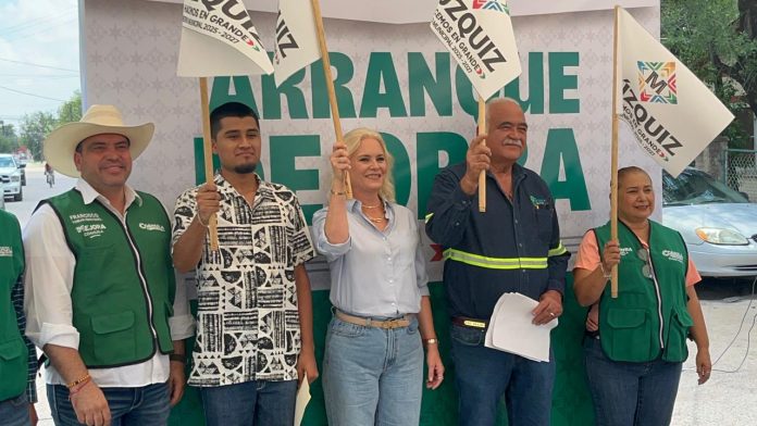 La alcaldesa Laura Jiménez Gutiérrez encabezó el arranque de la obra de drenaje en el barrio La Cajita de Palaú. Se instalarán 330 metros de tubería de 12 pulgadas para solucionar un problema de décadas.