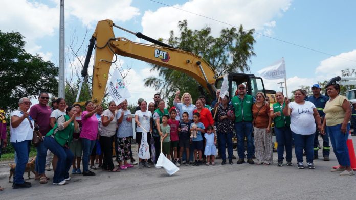 La alcaldesa Laura Jiménez encabezó el arranque de una obra de drenaje sanitario en el Ejido La Cuchilla para mejorar la calidad de vida de las familias de Múzquiz.