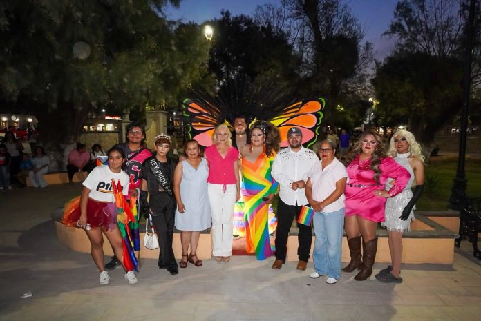 La alcaldesa Laura Jiménez encabezó la develación de la mariposa de la inclusión y la coronación de la Reina y Rey del Pride Múzquiz 2026, en una jornada de respeto, diversidad y convivencia familiar.