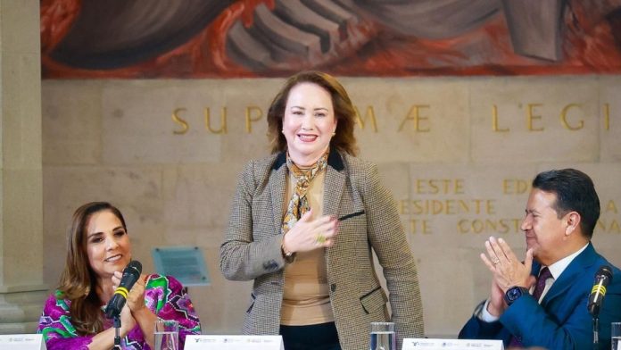 Yasmín Esquivel
