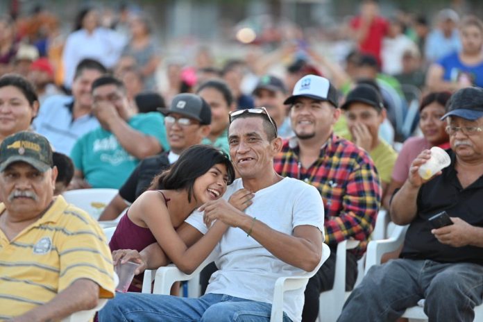 Prepara DIF festejo para celebrar a los padres de familia