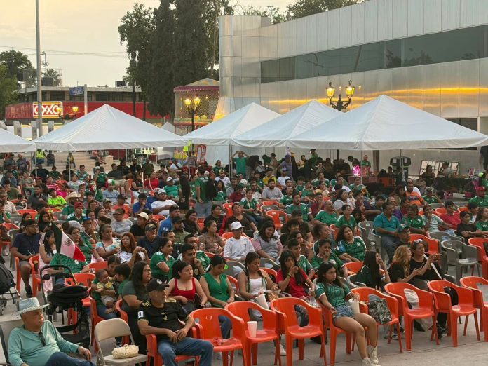 Cientos de familias viven la pasión mundialista durante el Acuña Fan Fest