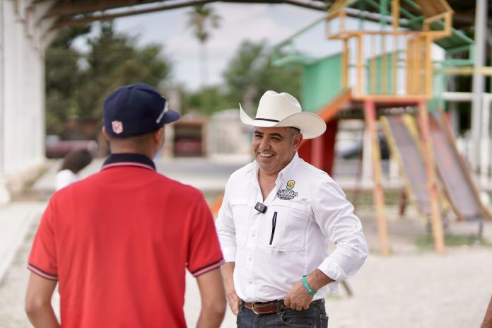 Anuncia Chano Díaz rehabilitación integral en la plaza de la colonia 