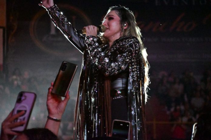 Alicia Villarreal enciende la Feria San Buenaventura 2026 con espectacular concierto