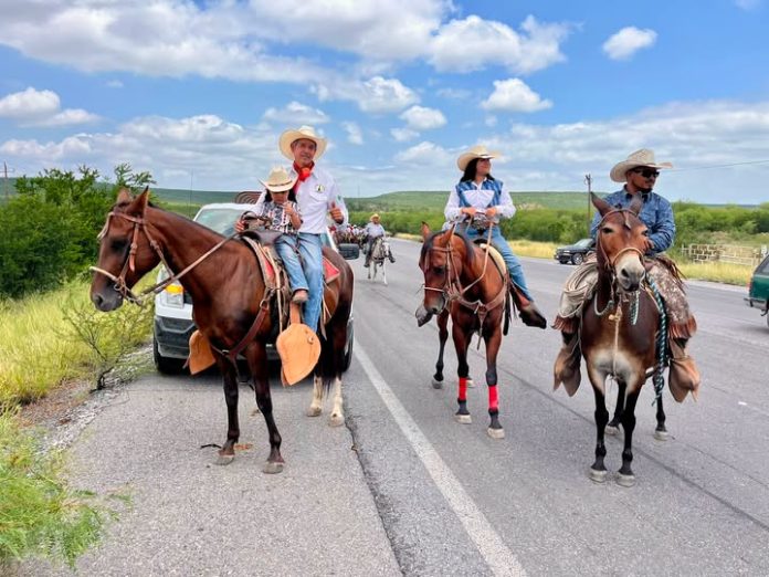Cientos de familias participaron en la 10.ª Cabalgata de Coterráneos de Rancherías 2026, recorriendo de Villa de Palaú a Rancherías en una celebración que fortalece las tradiciones y la convivencia familiar.