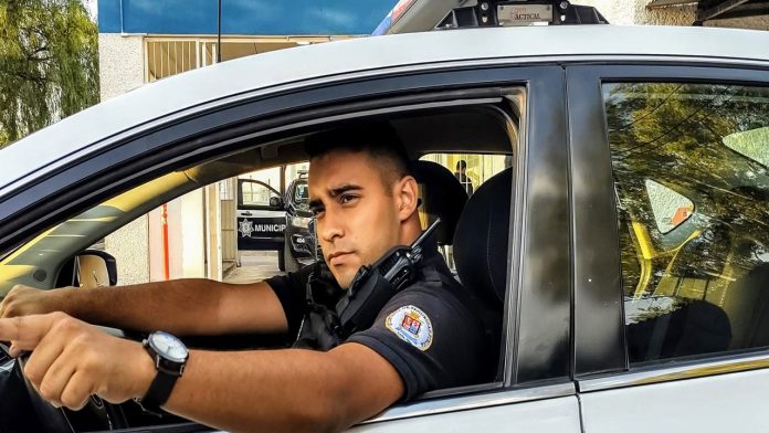 Amigos y familiares despiden a policía