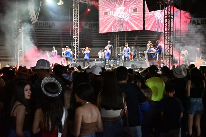 Exitosos bailes altruistas del DIF en la Feria de San Buenaventura 2026