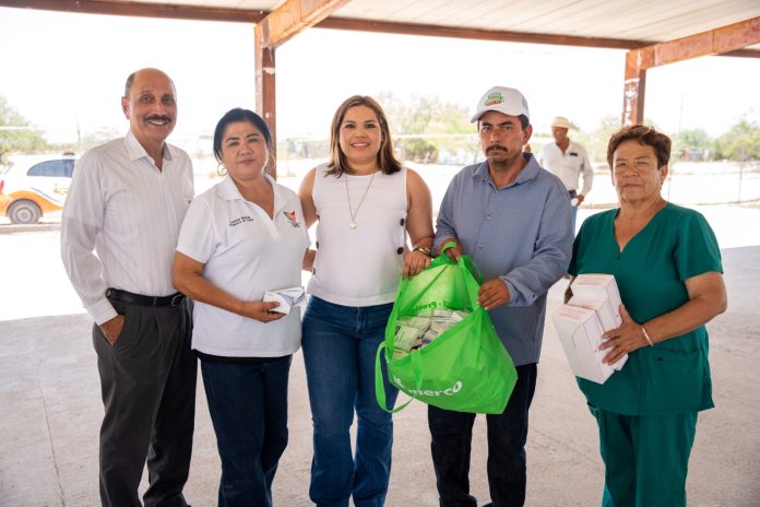 Fortalece Yesica Sifuentes cercanía con las familias del ejido Acámbaro