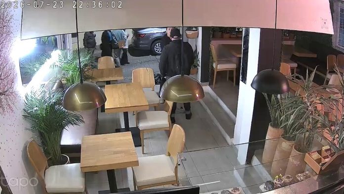 Hombre golpea brutalmente a su jefa