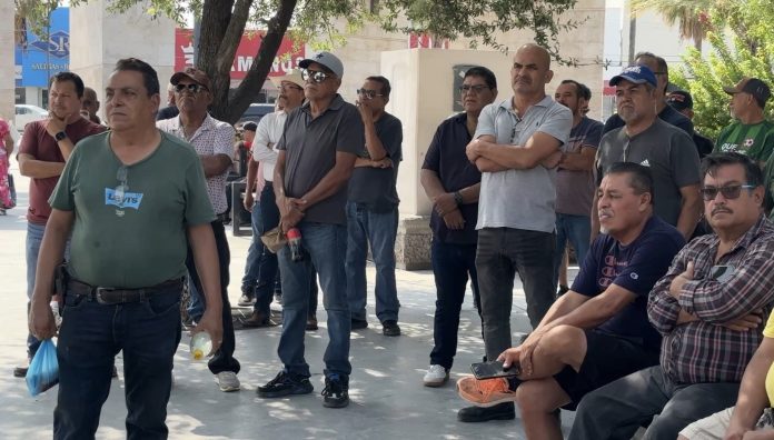 Trabajadores en Monclova esperan noticias sobre la venta de AHMSA
