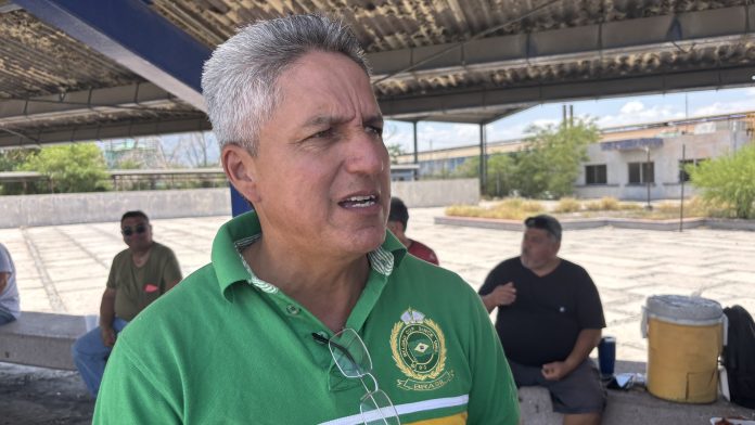 Obreros de AHMSA protestando por liquidaciones justas