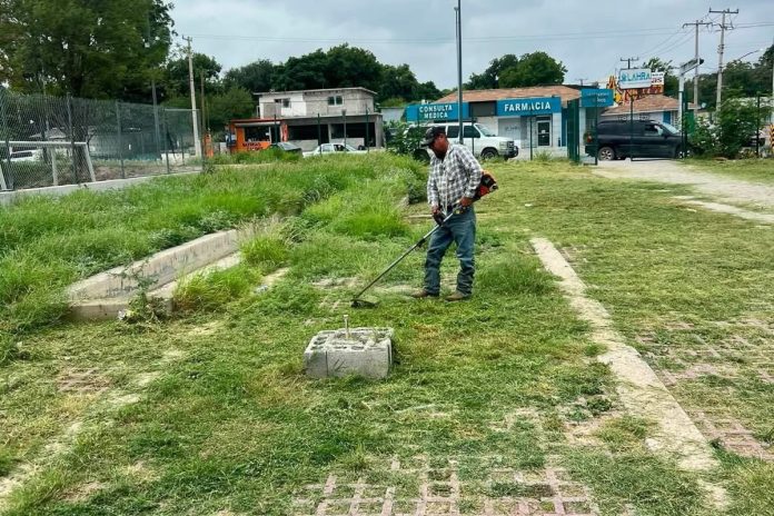 Trabaja Dirección de Deportes con limpieza de áreas deportivas