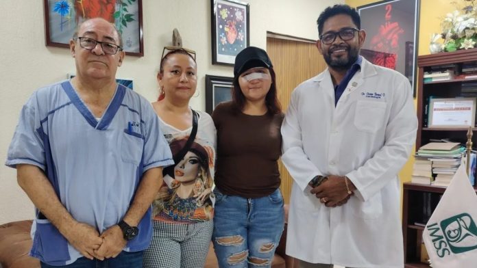 Médicos del IMSS reconstruyen rostro a joven tras grave accidente en motocicleta