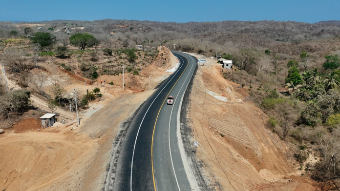 Modernización de carretera Salina-Cruz Zihuatanejo