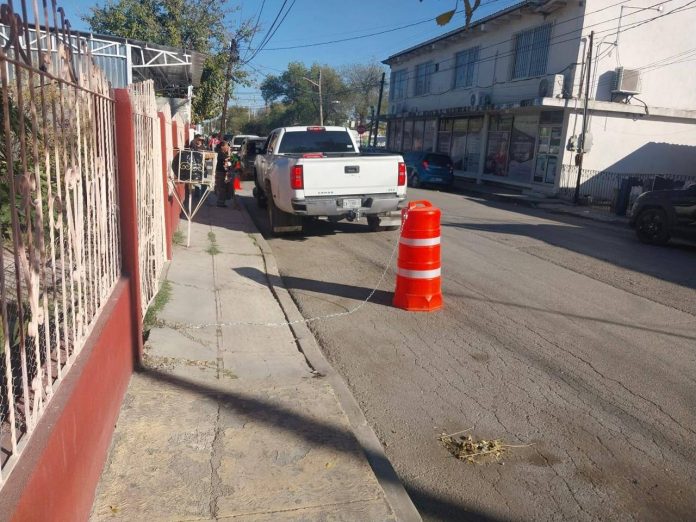 Refuerza SITRAM operativos para retirar objetos en lugares de estacionamiento