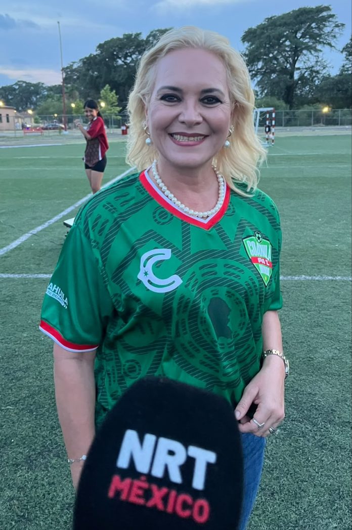 Laura Jiménez acompaña a familias durante triunfo de México y anuncia mas actividades