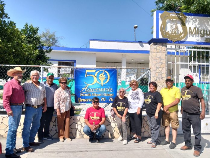 Exalumnos de la generación 1970–1976 de la Escuela Primaria Miguel Hidalgo y Costilla celebraron 50 años de egreso con un emotivo reencuentro en Múzquiz.