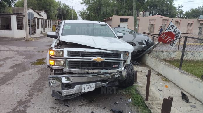 Un joven de 20 años fue puesto a disposición del Ministerio Público tras presuntamente provocar un aparatoso accidente en Múzquiz al no respetar un alto.