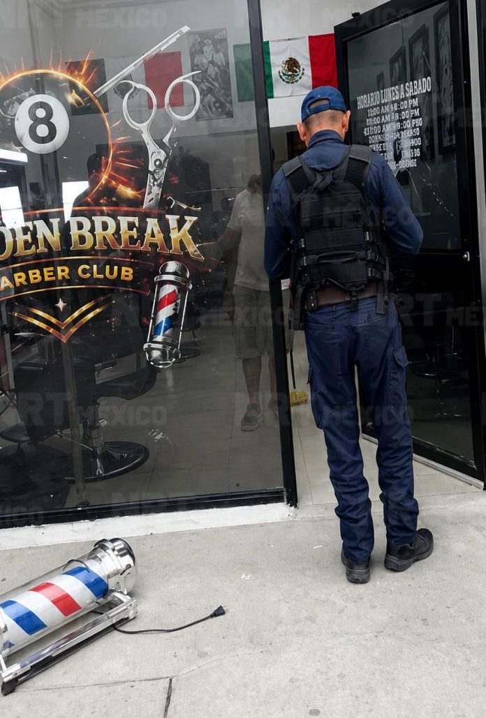 Cinco sujetos causaron daños en una barbería de Paseo Múzquiz y huyeron del lugar.
