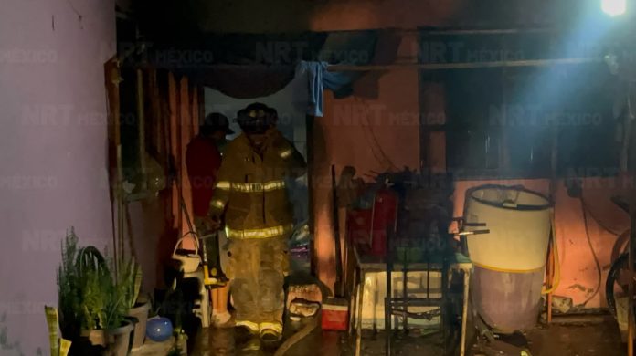 Bomberos de Múzquiz atendieron un incendio en una vivienda de la colonia Buenos Aires.