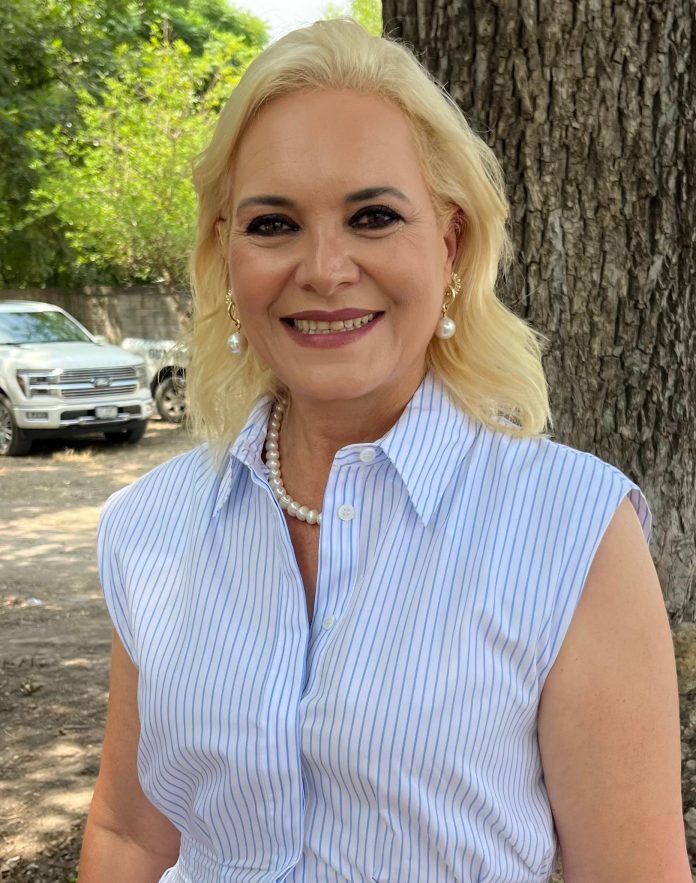 La alcaldesa Laura Jiménez recorrió zonas afectadas por las lluvias en Múzquiz, brindó apoyo a adultos mayores y supervisó acciones preventivas