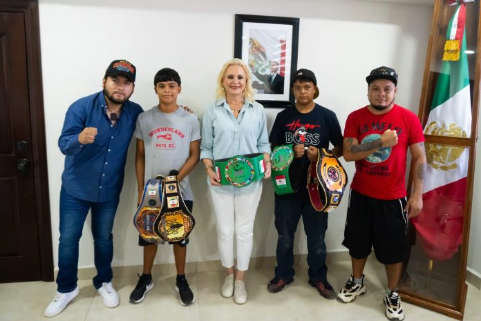 La alcaldesa Laura Jiménez sostuvo un encuentro con HRH Boxing de Minas de Barroterán, donde reconoció su labor en la formación de jóvenes deportistas