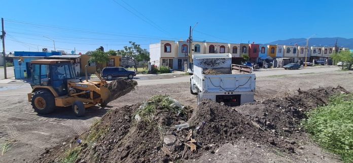 El Gobierno Municipal de Múzquiz intensificó las labores de limpieza y mantenimiento en calles, el bulevar Múzquiz–Palaú y plazas públicas para mejorar la imagen urbana.