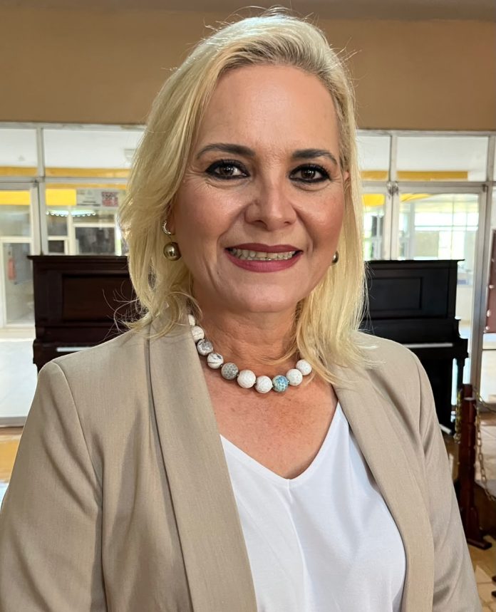 Laura Jiménez inauguró los Cursos de Verano 2026 en la Casa de la Cultura de Múzquiz, donde 80 niñas y niños participarán en talleres de música, inglés, manualidades y arte.