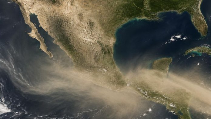 El subsecretario de Prevención y Control de Enfermedades de Coahuila informó sobre los riesgos del polvo del Sahara para la salud