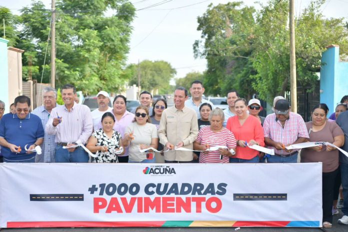 Entrega Emilio de Hoyos pavimento en Santa Rosa