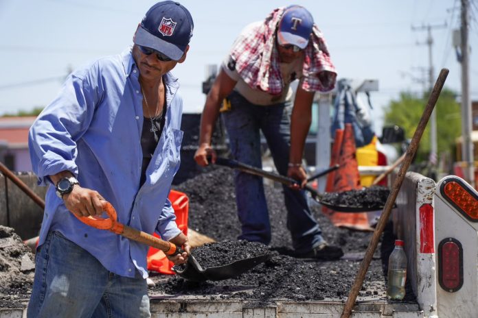 Mantiene Chano Díaz acciones de bacheo y mejoramiento en espacios públicos