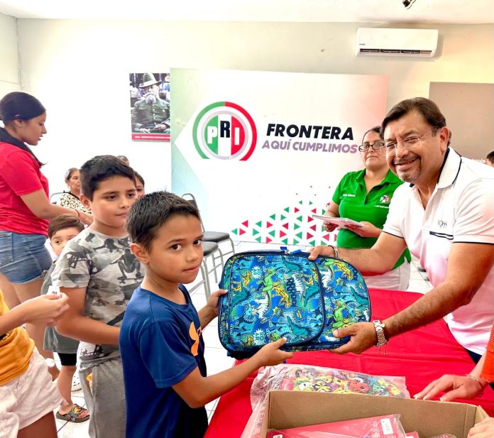 Entrega de útiles para el regreso a clases en Frontera por el PRI municipal