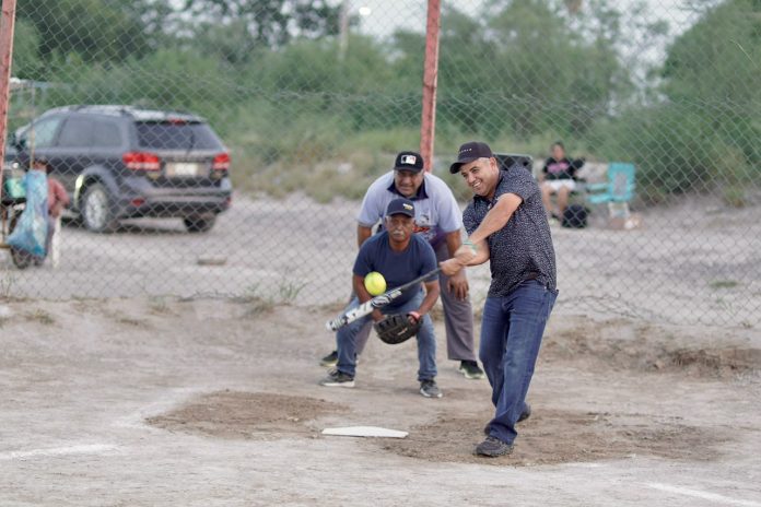 Arranca temporada 2026 de la liga municipal de Softbol varonil en Sabinas