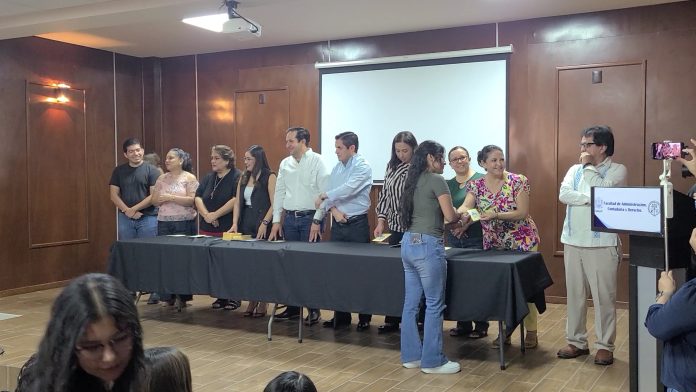 3er año de “Direbecas” suma 106 mil pesos en apoyos a estudiantes con recursos personales y aportaciones privadas