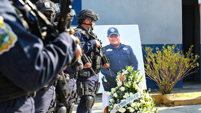 Despiden con honores al comandante Mauro Flores, policía estatal caído en Candela