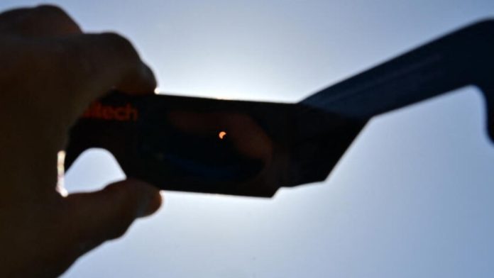 Detectan anomalías en el 20% de los lentes para eclipse solar vendidos en Francia