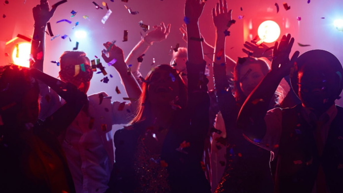 En Coahuila cambian las noches de fiesta: jóvenes apuestan por las cervezas 0.0