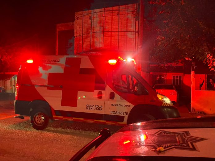 Hombre se desploma en plena avenida y moviliza a cuerpos de emergencia