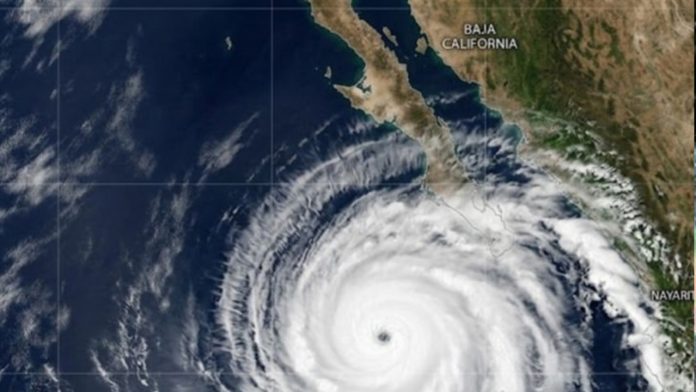 Huracán categoría 4 amenaza con provocar oleaje peligroso en el Pacífico