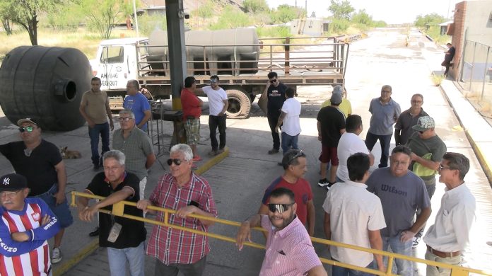 Trabajadores rechazan el retiro de equipos y exigen agilizar la venta de AHMSA para garantizar sus pagos. Conoce los detalles del conflicto en la siderúrgica.