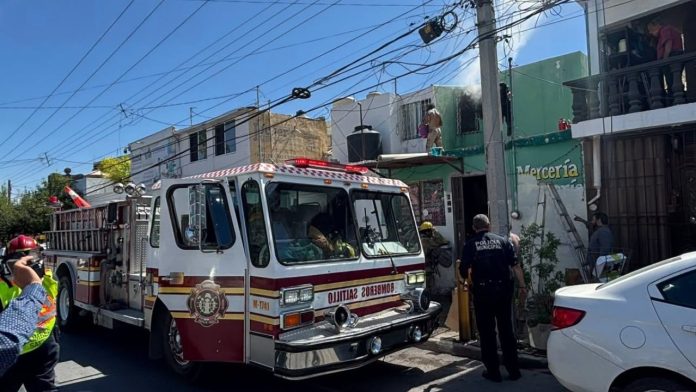 Incendio en casa de Urdiñola moviliza a Bomberos de Saltillo