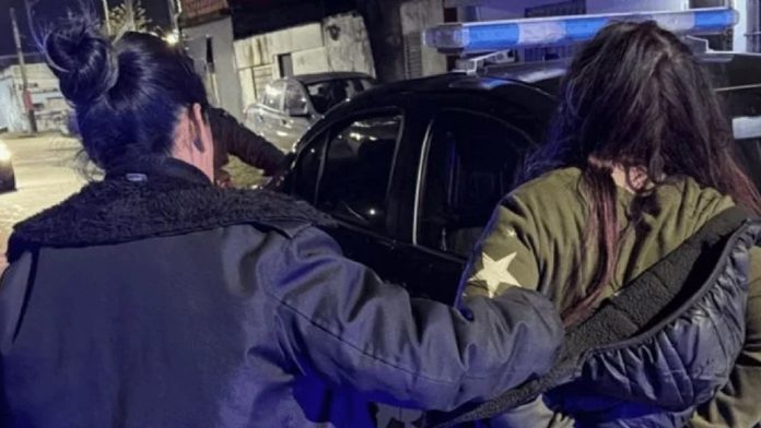 Mujer es detenida