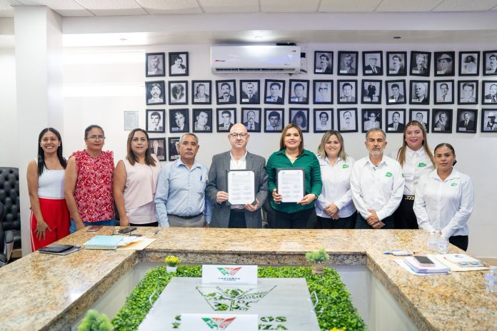 Suman esfuerzos en favor de los estudiantes de Castaños: Firman convenio con la UTRCC