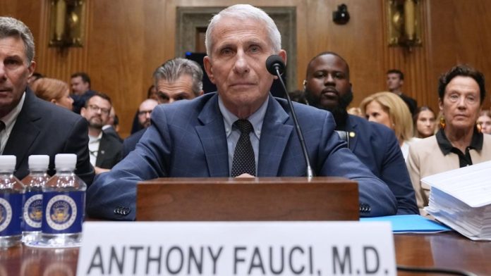 Senado de EU declara en desacato a Anthony Fauci por negarse a responder sobre origen de la COVID-19