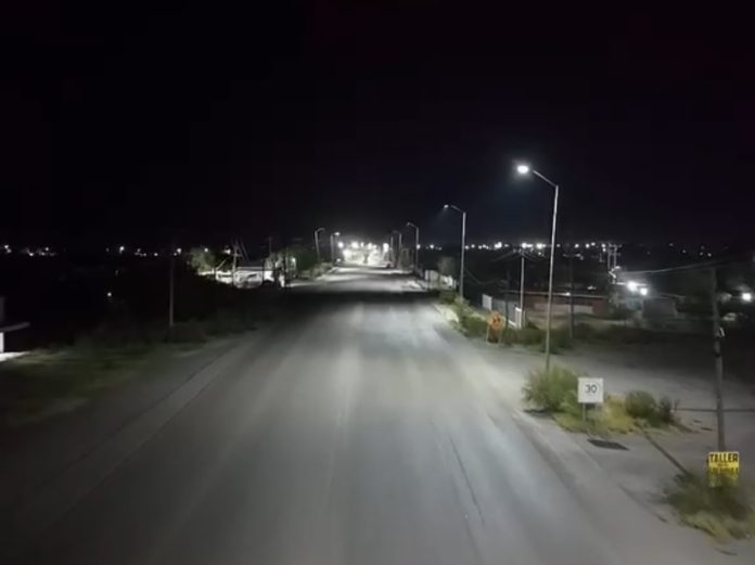 Laura Jiménez entrega la nueva iluminación LED del Bulevar Mineros en Minas de Barroterán para mejorar seguridad e imagen urbana.